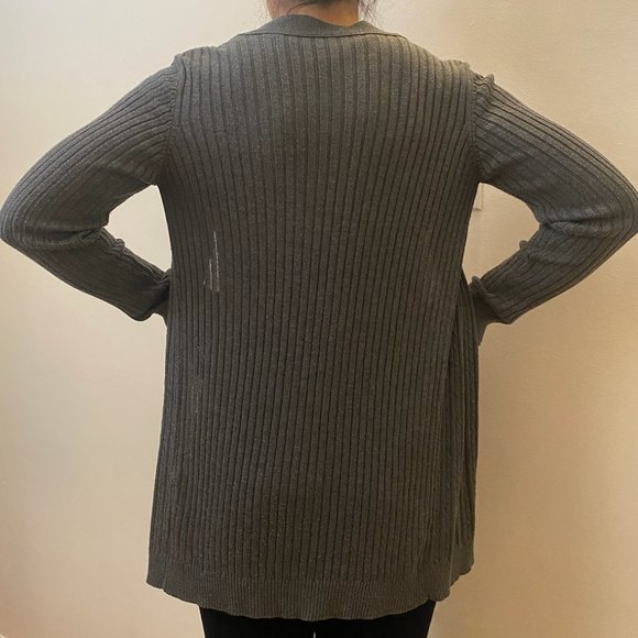 Gray Ribbed Knit Light Cardigan with burgundy buttons - Picture 3 of 3